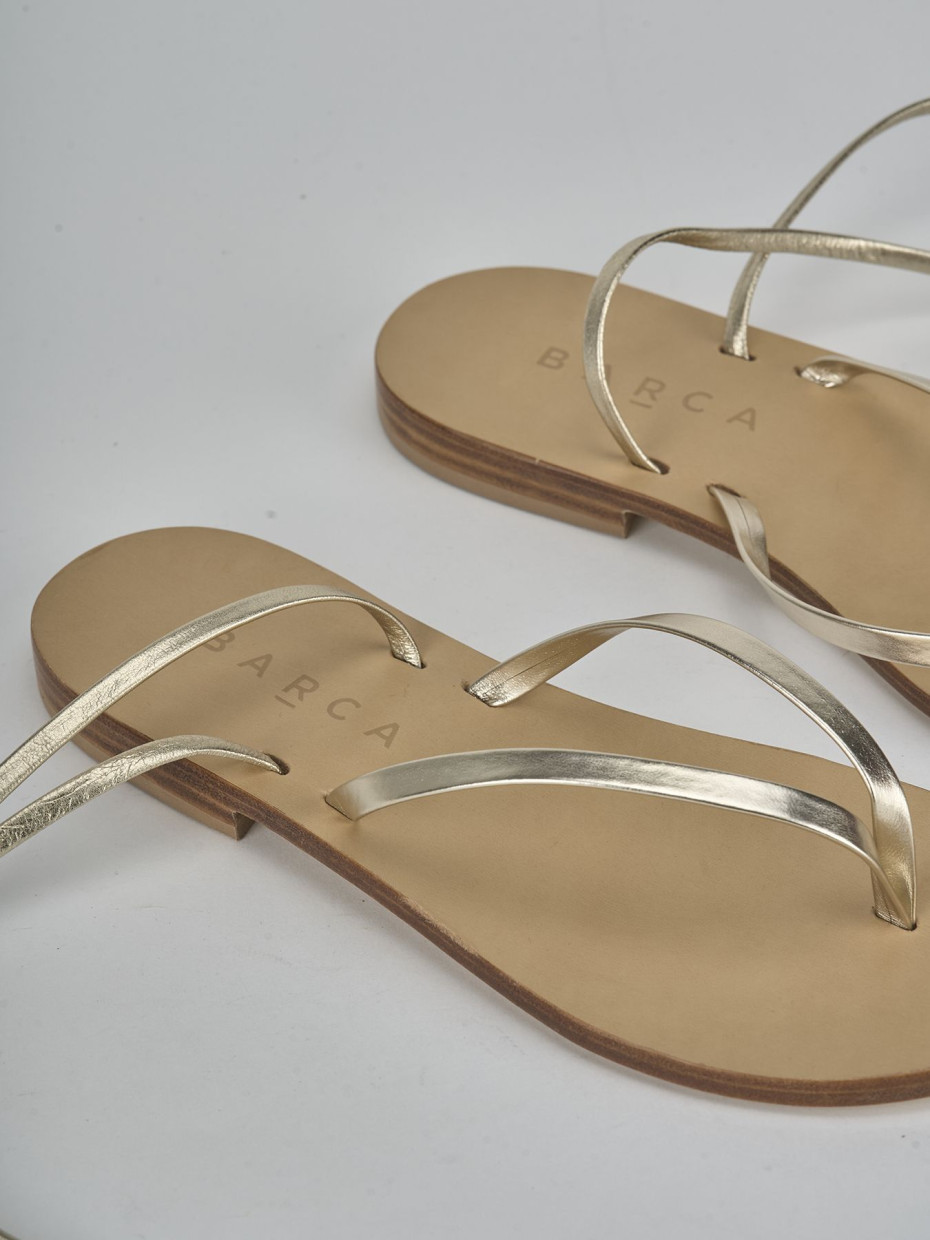 Sandali tacco 1cm laminato oro