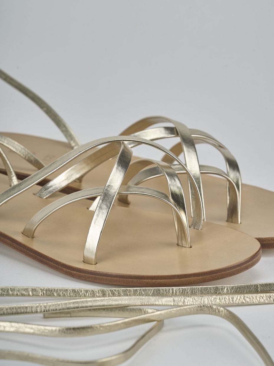Sandali tacco 1cm laminato oro