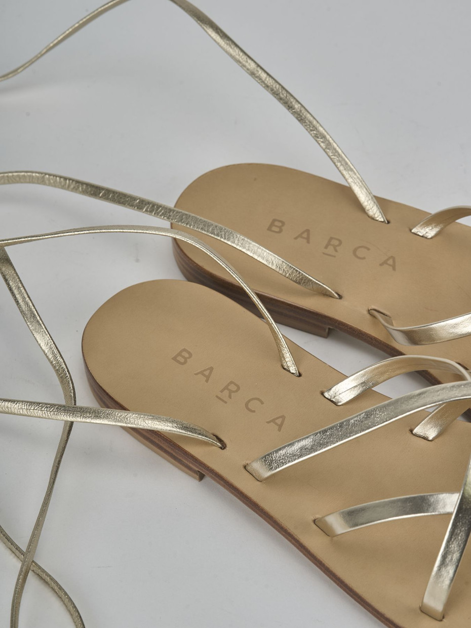 Sandali tacco 1cm laminato oro