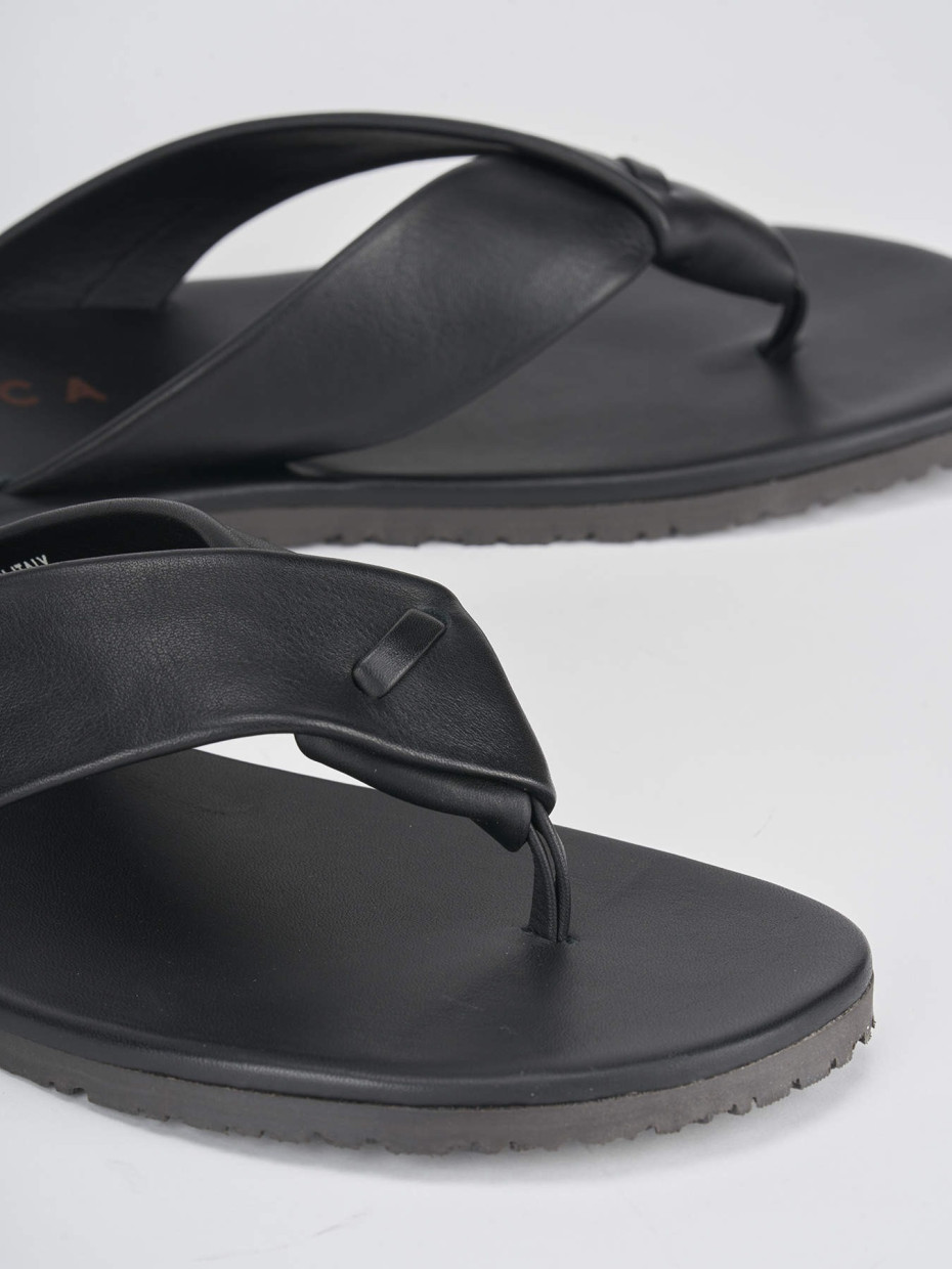 Slippers heel 1 cm black leather
