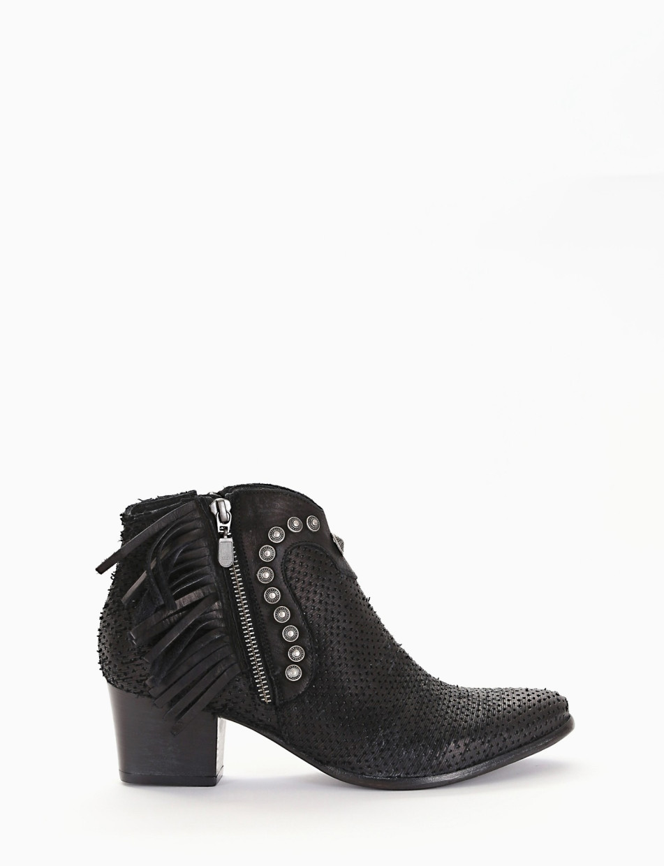 High heel ankle boots heel 5 cm black