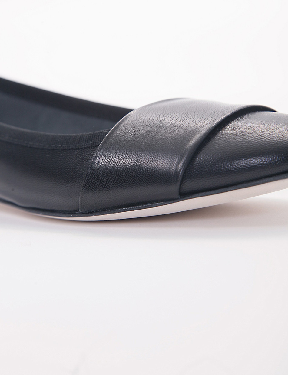 Flat shoes heel 1 cm black leather