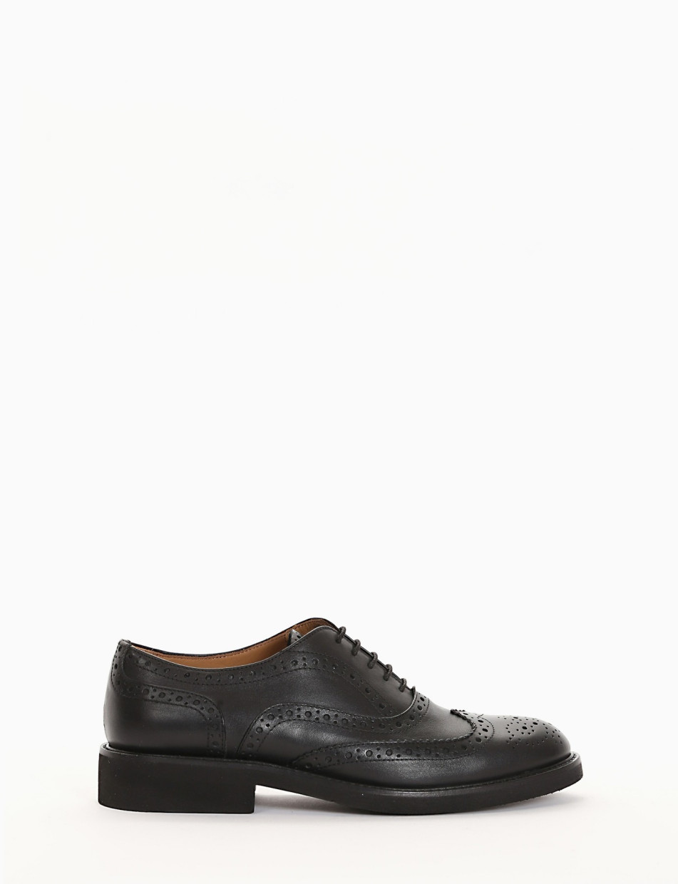 Stringata oxford con fondo gomma e soletto in vera pelle nero