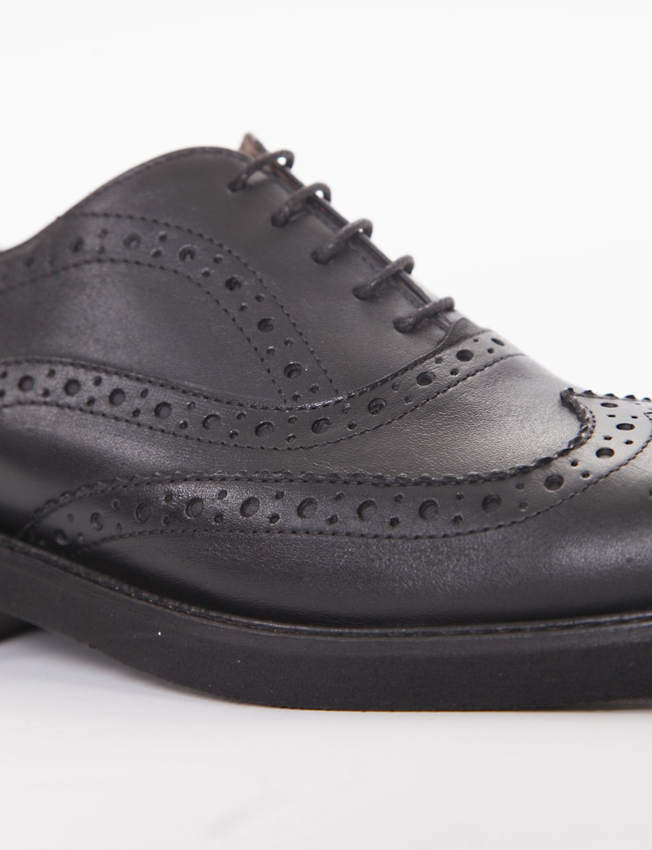 Stringata oxford con fondo gomma e soletto in vera pelle nero