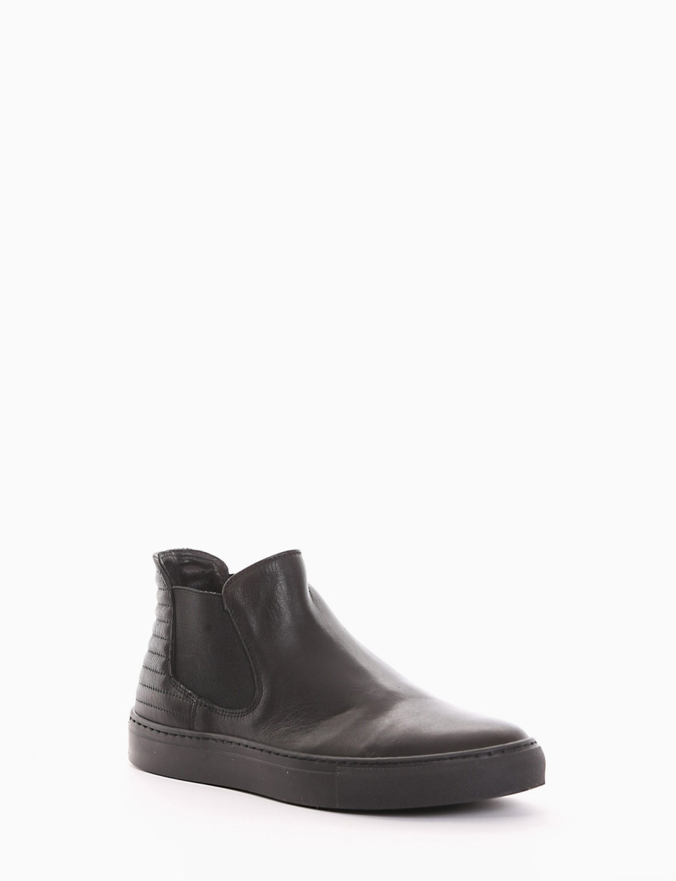 Slip-on alta / stivaletto sportivo con fondo gomma e soletto in vera pelle nero