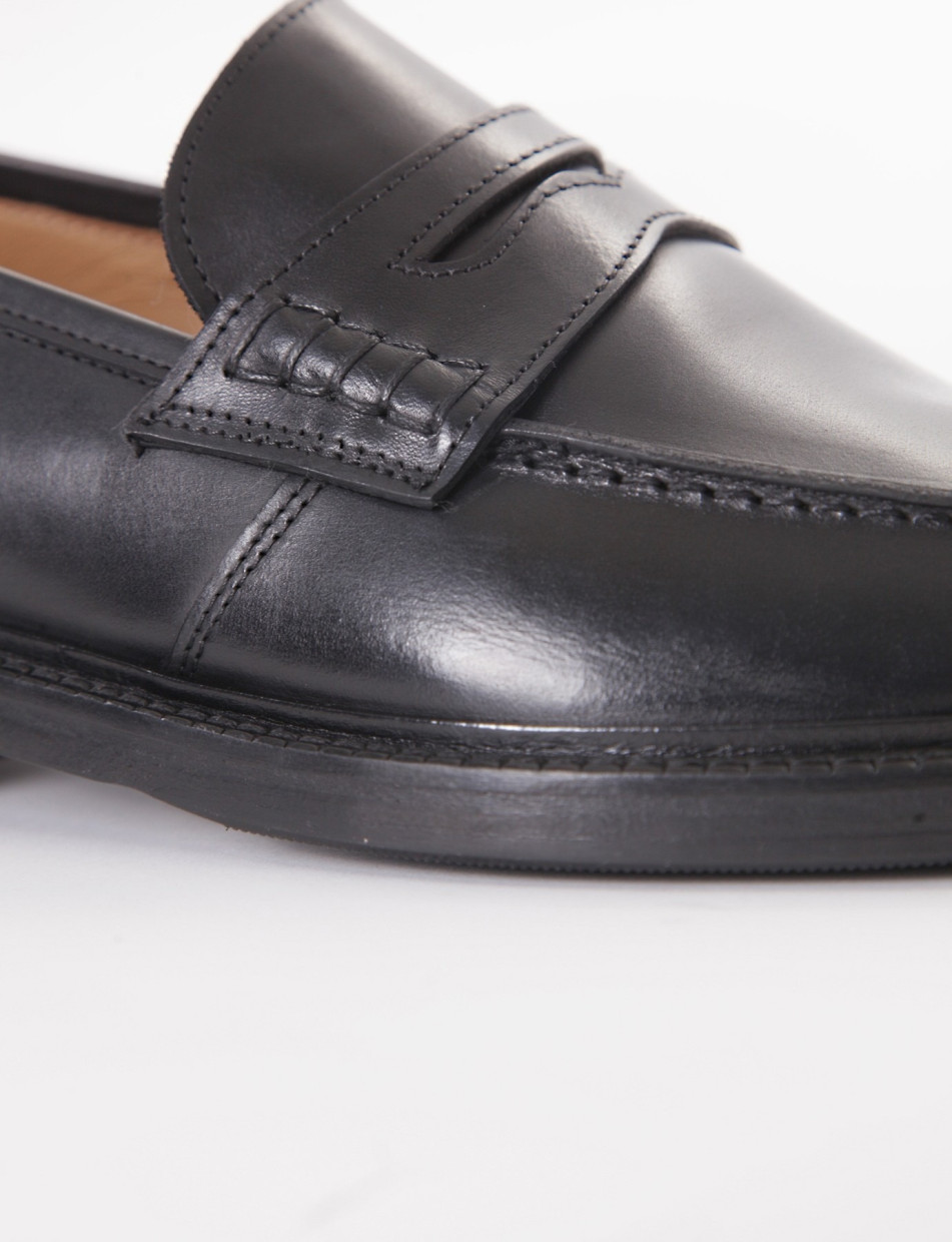 Loafers heel 3 cm black leather