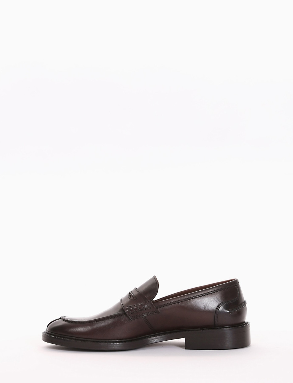 Loafers dark brown leather