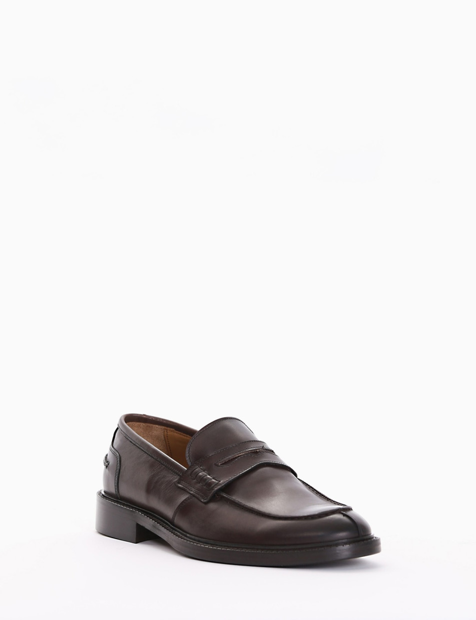 Loafers dark brown leather