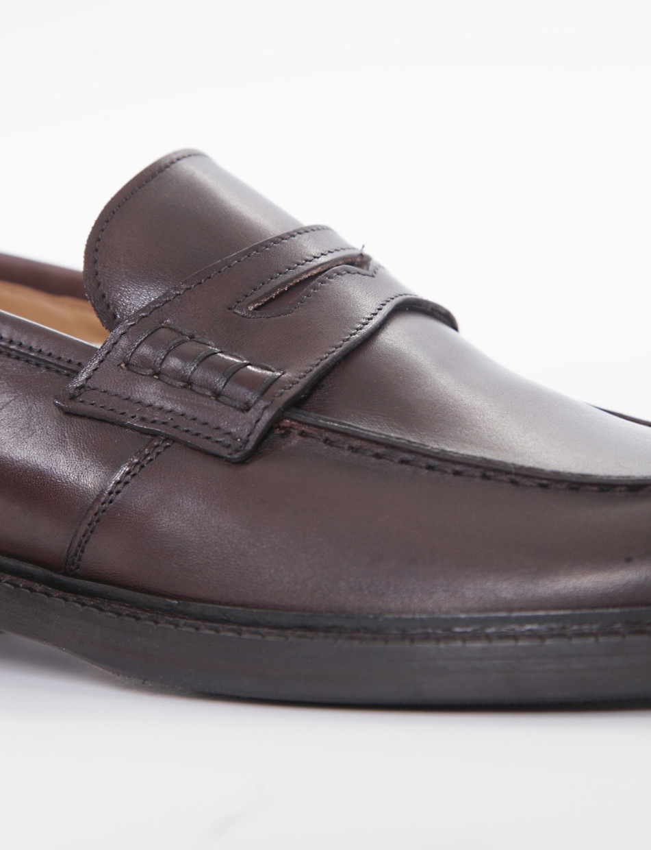 Loafers dark brown leather