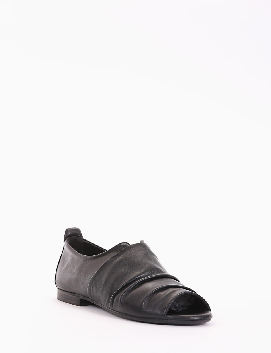 Loafers heel 1cm black leather