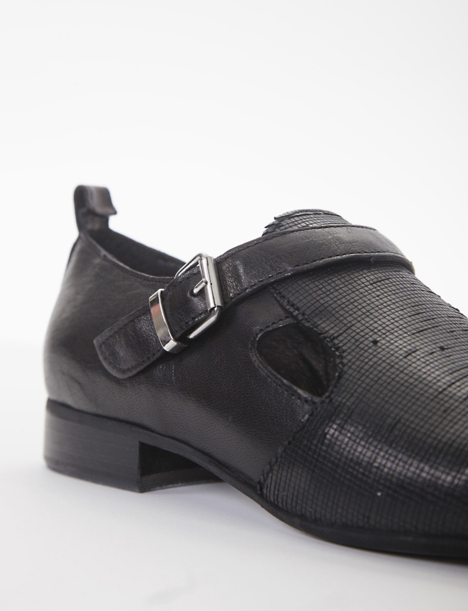 scarpa accollata tacco 2 cm nero