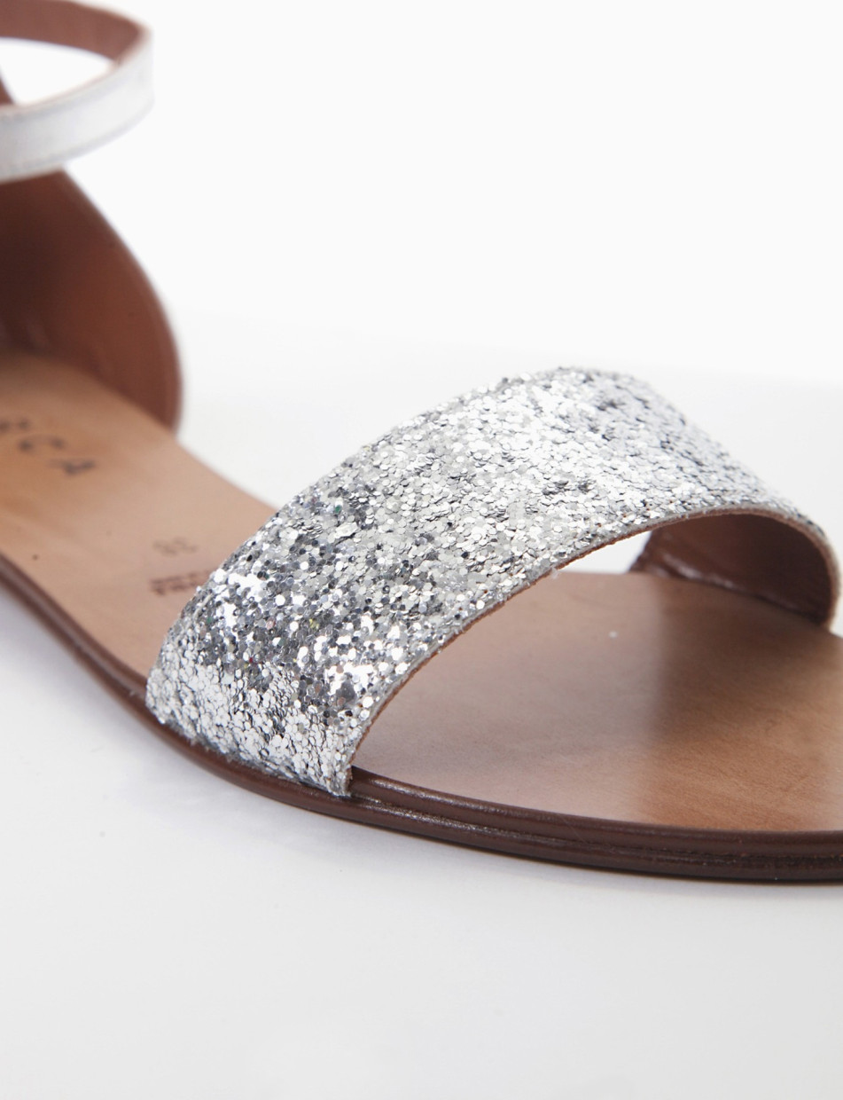 Low heel sandals heel 1 cm silver laminated