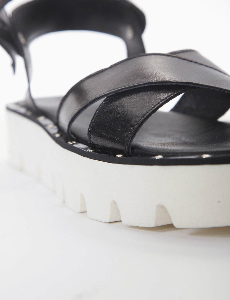 Low heel sandals heel 3cm black leather