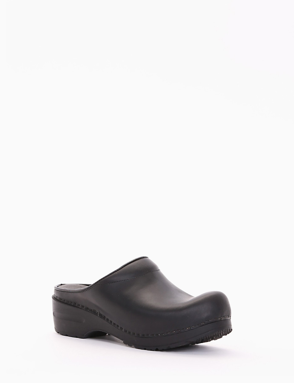 Sneakers heel 2 cm black leather