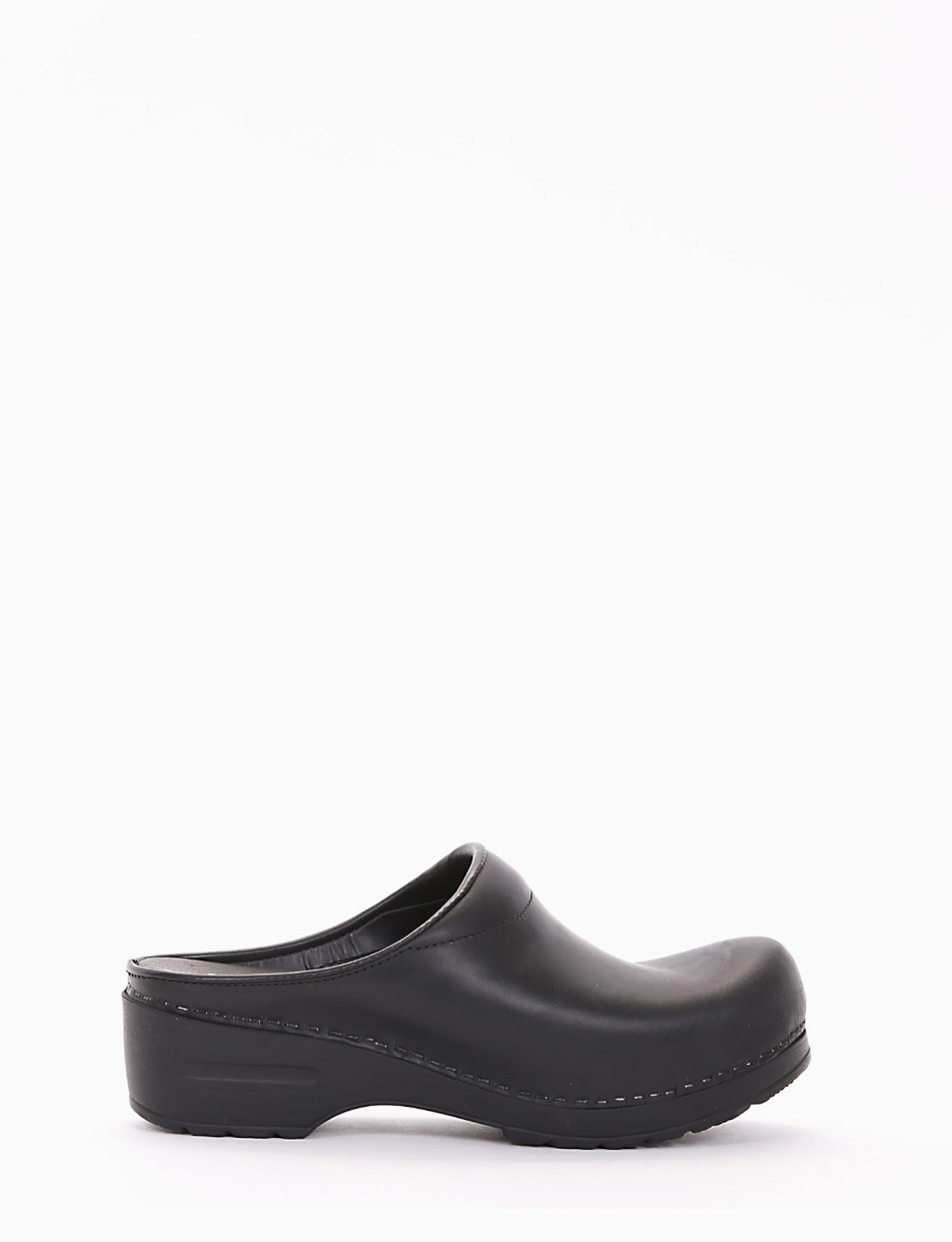Sneakers heel 2 cm black leather