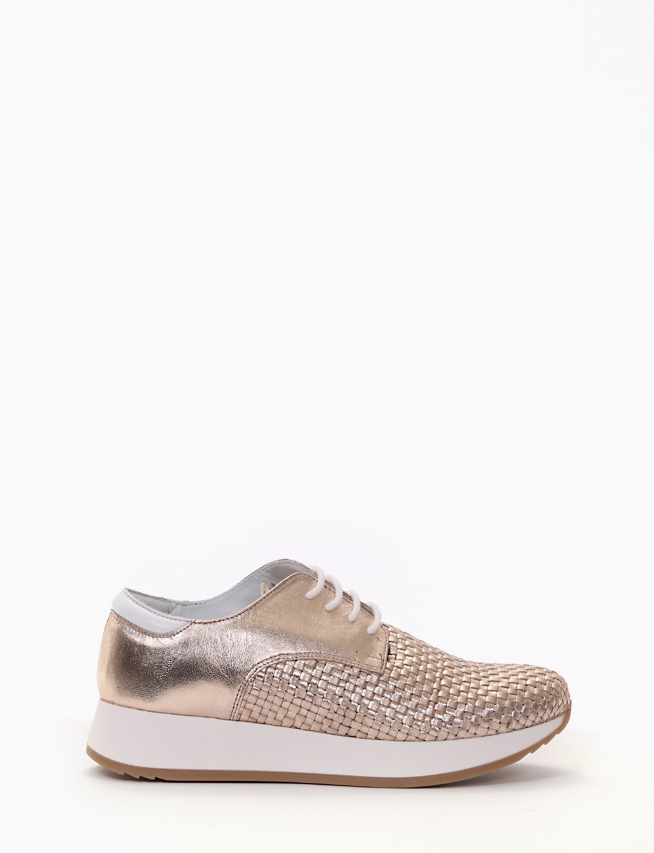 Lace-up shoes gold laminated
