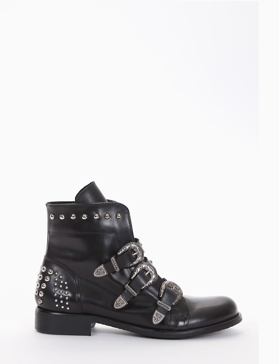 Stivaletto tacco 2 cm nero