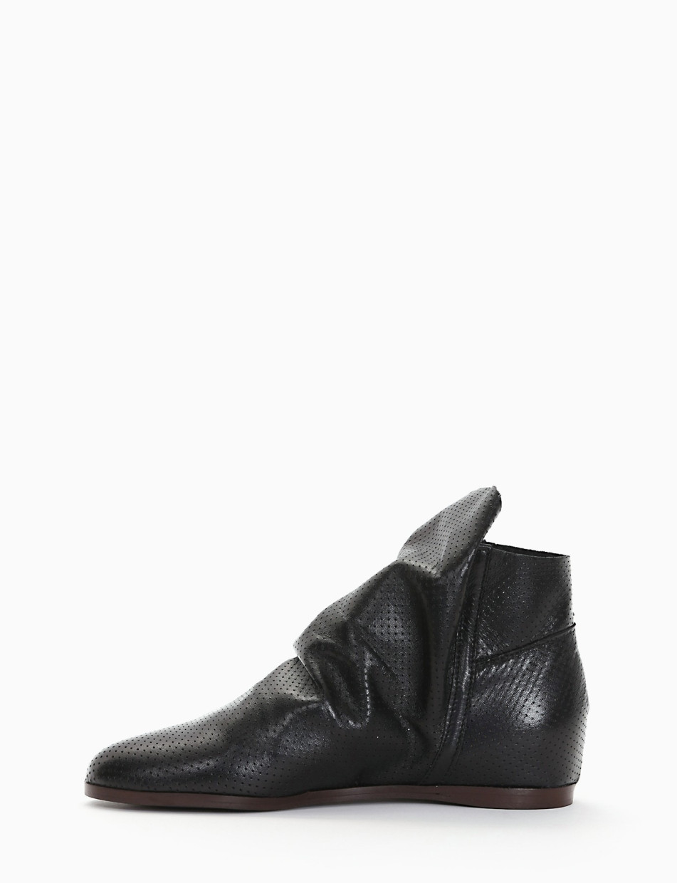 Stivaletto con zeppa interna 3cm nero