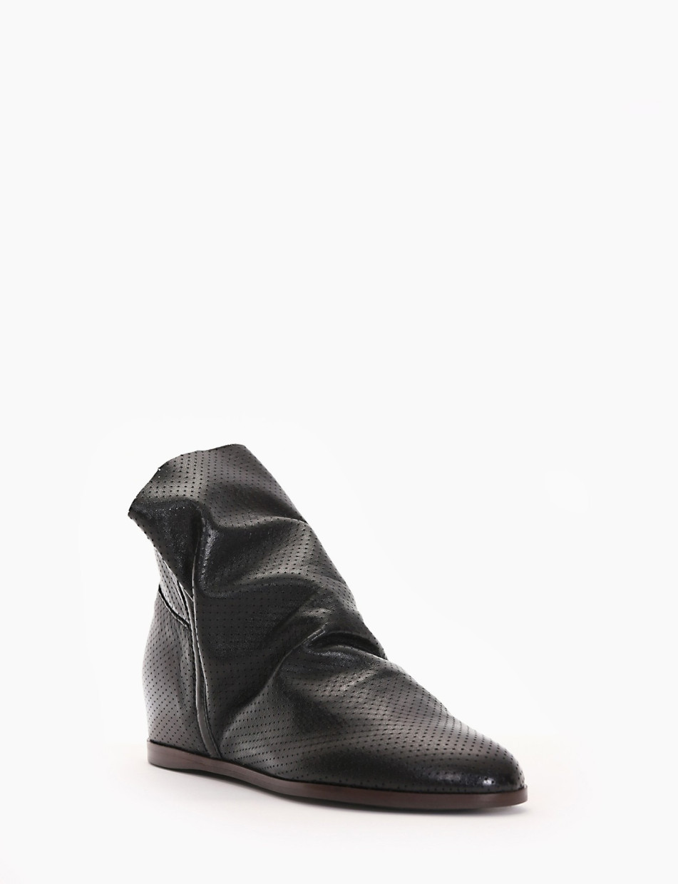 Stivaletto con zeppa interna 3cm nero