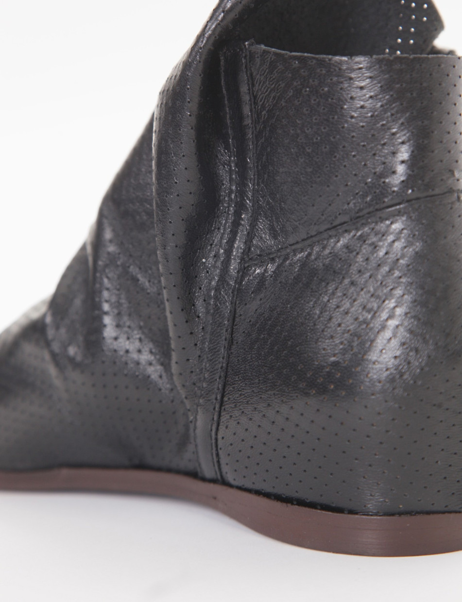 Stivaletto con zeppa interna 3cm nero