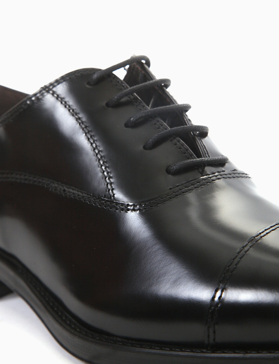 scarpa lacci tacco 2 cm nero