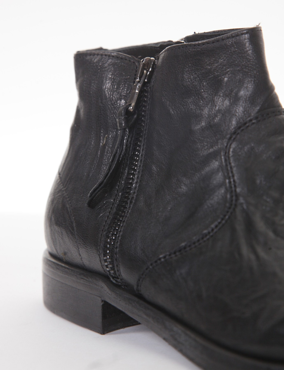 Ankle boots heel 2 cm black leather