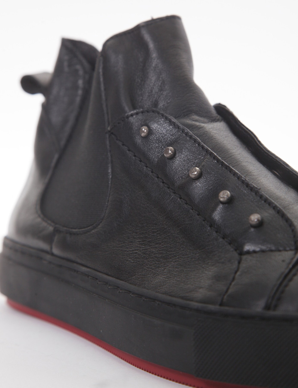 Sneaker alta con fondo gomma a contrasto e soletto in vera pelle nero