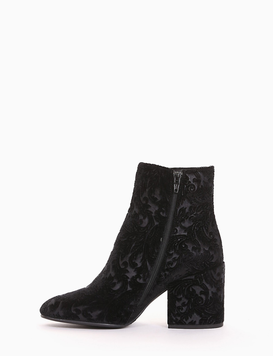 High heel ankle boots heel 5 cm black velvet