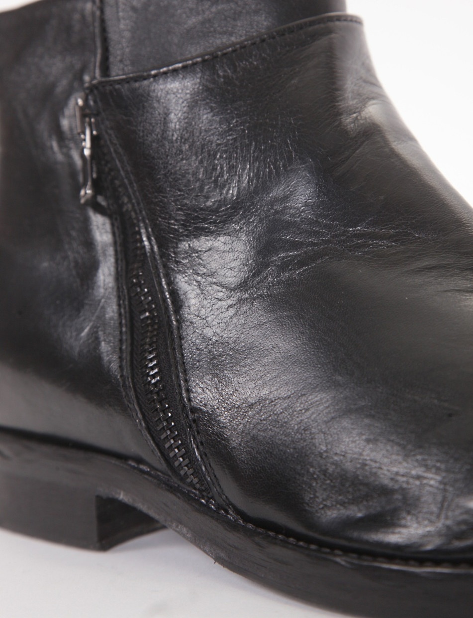 Ankle boots heel 2 cm black leather