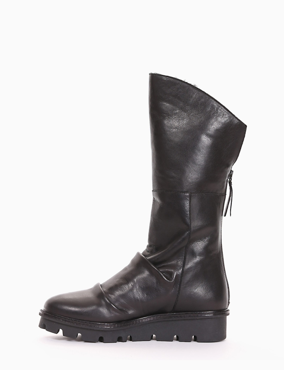 Low heel boots black leather