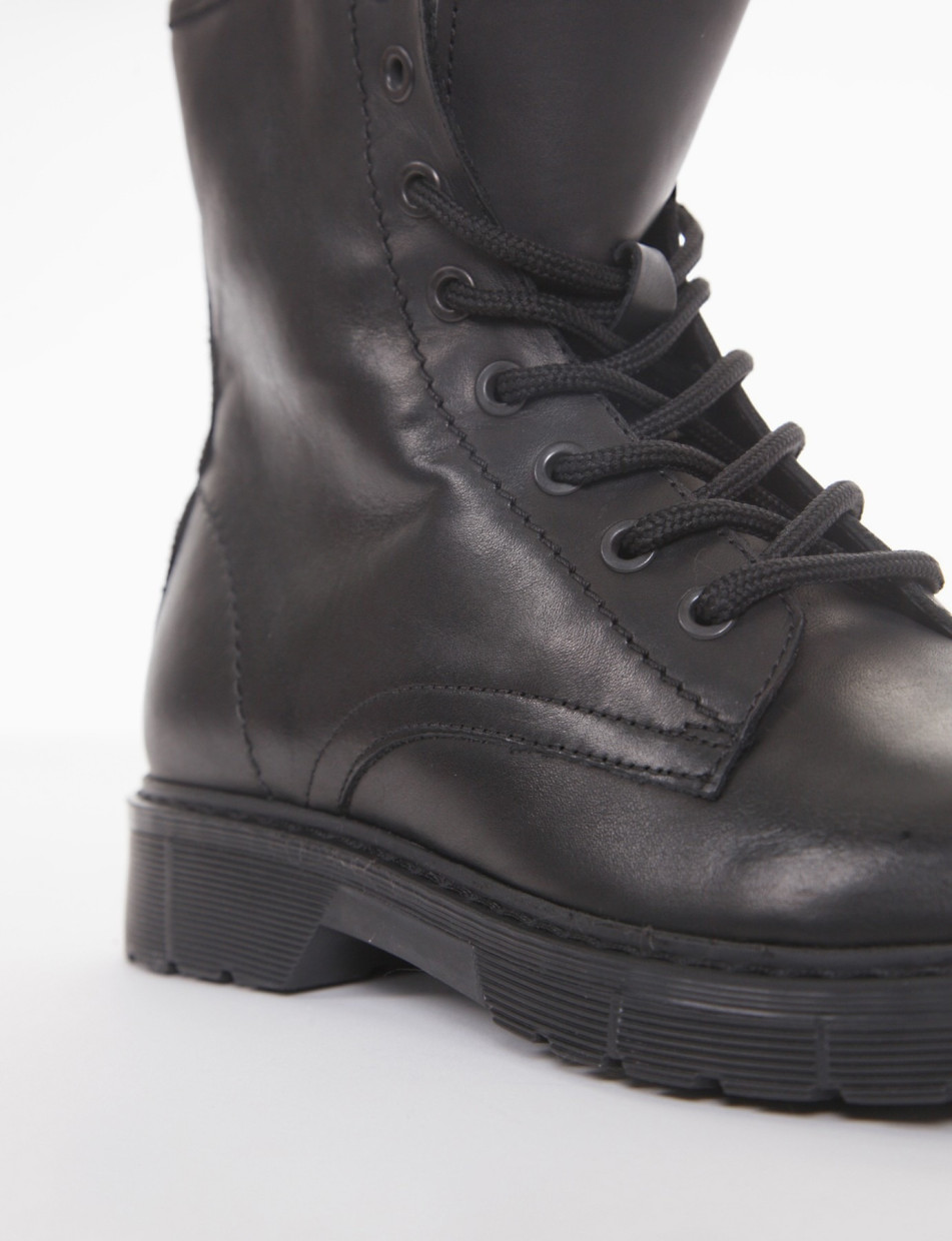 Combat boots heel 2 cm black leather