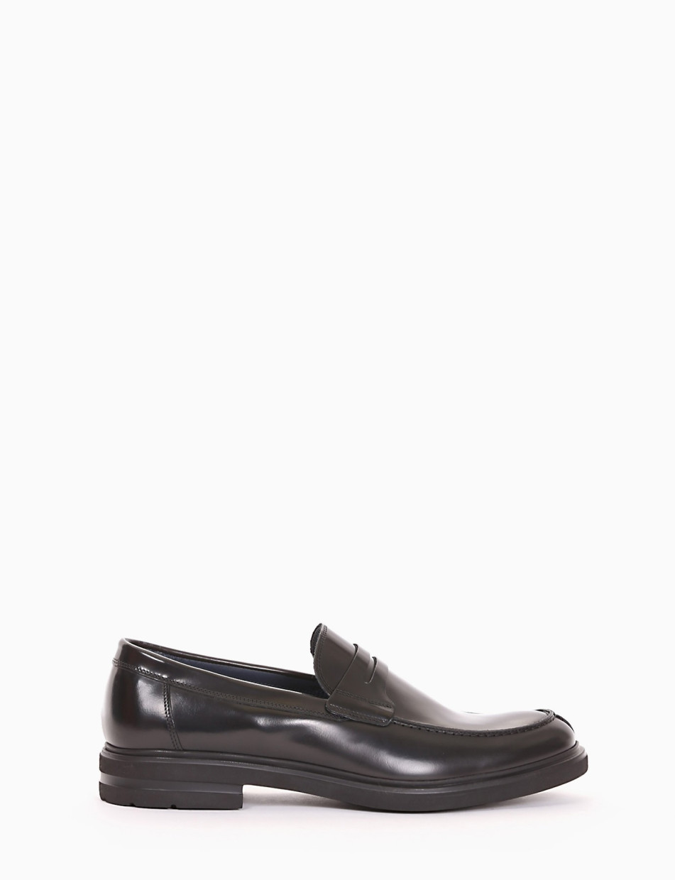 Loafers heel 2 cm black leather