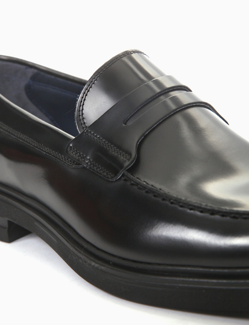 Loafers heel 2 cm black leather