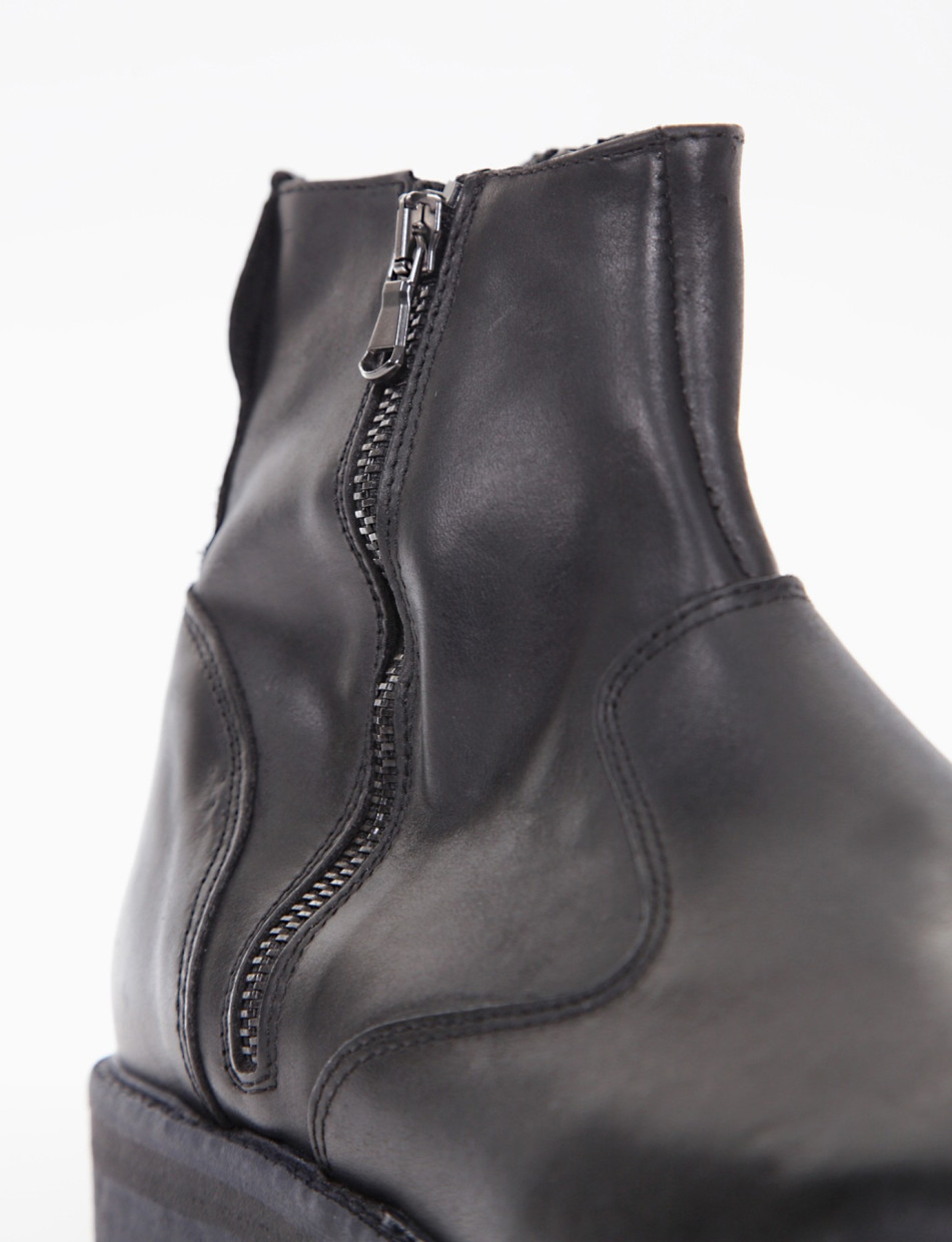 Ankle boots heel 2 cm black leather