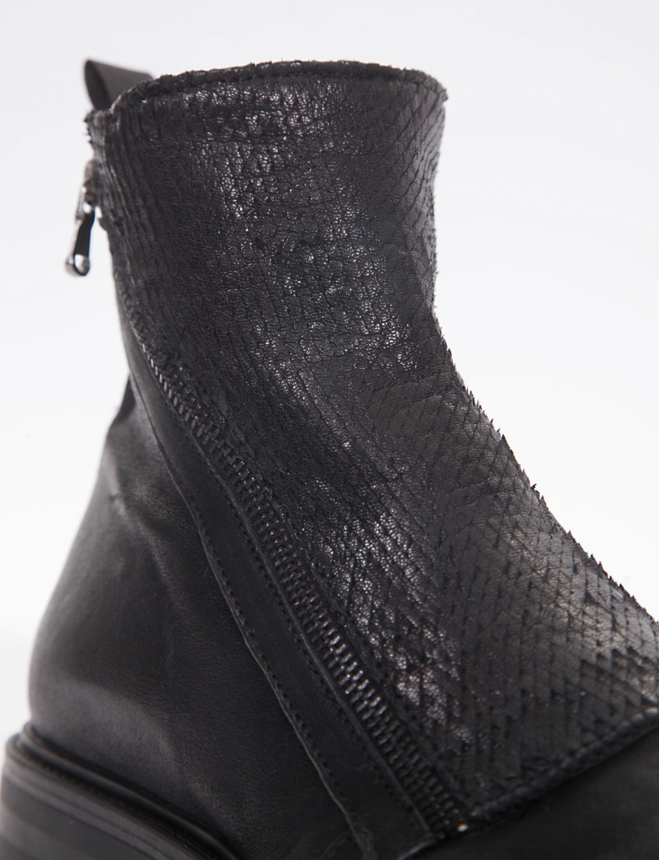 Ankle boots heel 2 cm black leather