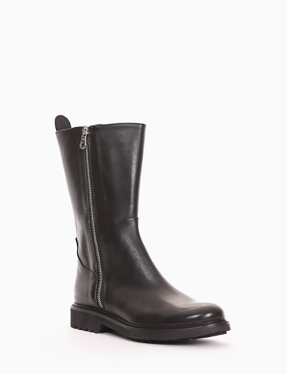 Low heel boots heel 2 cm black leather