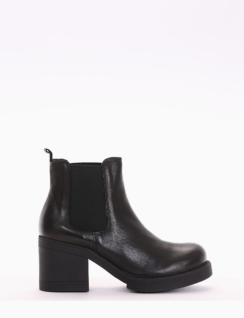 High heel ankle boots heel 7 cm black leather