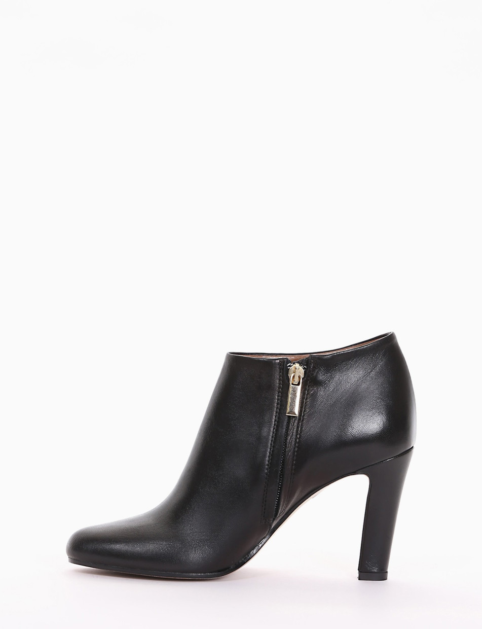 High heel ankle boots heel 8 cm black leather