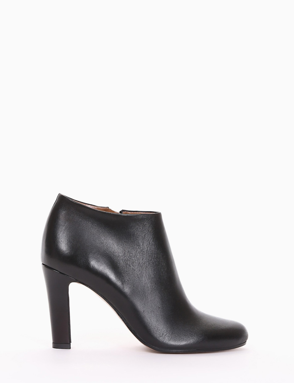 High heel ankle boots heel 8 cm black leather
