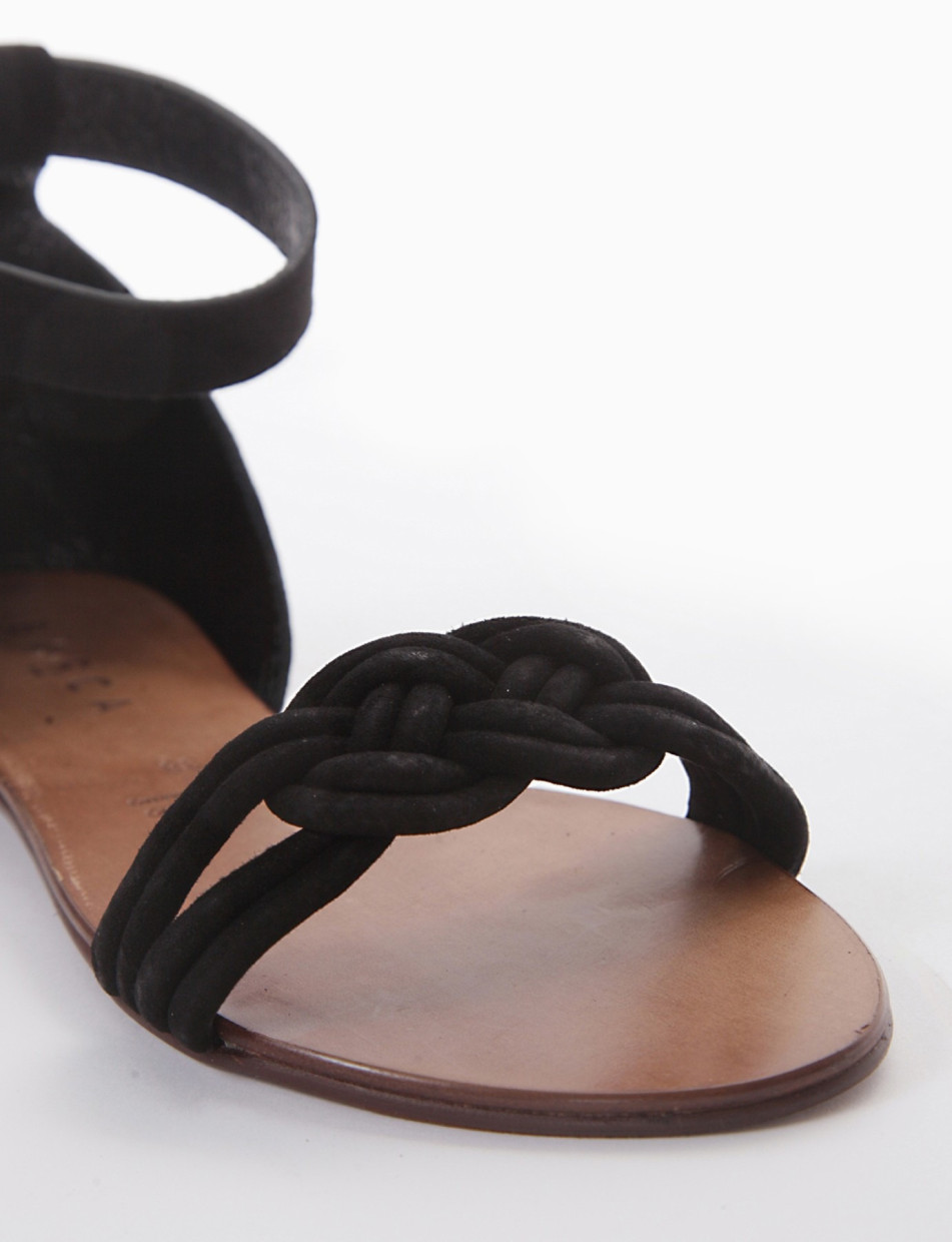 Sandalo tacco 1 cm nero camoscio