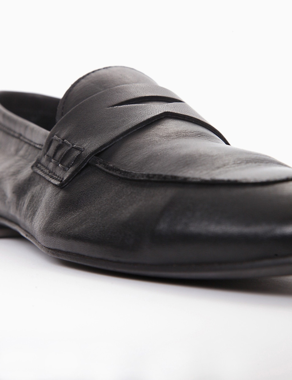 Mocassino tacco 2 cm nero pelle