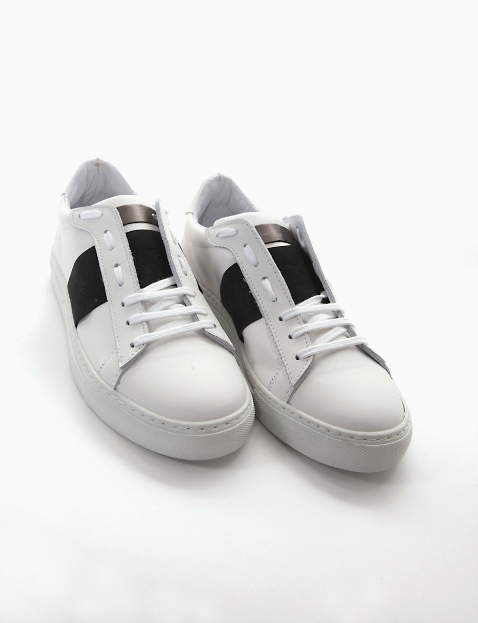 Sneakers white leather