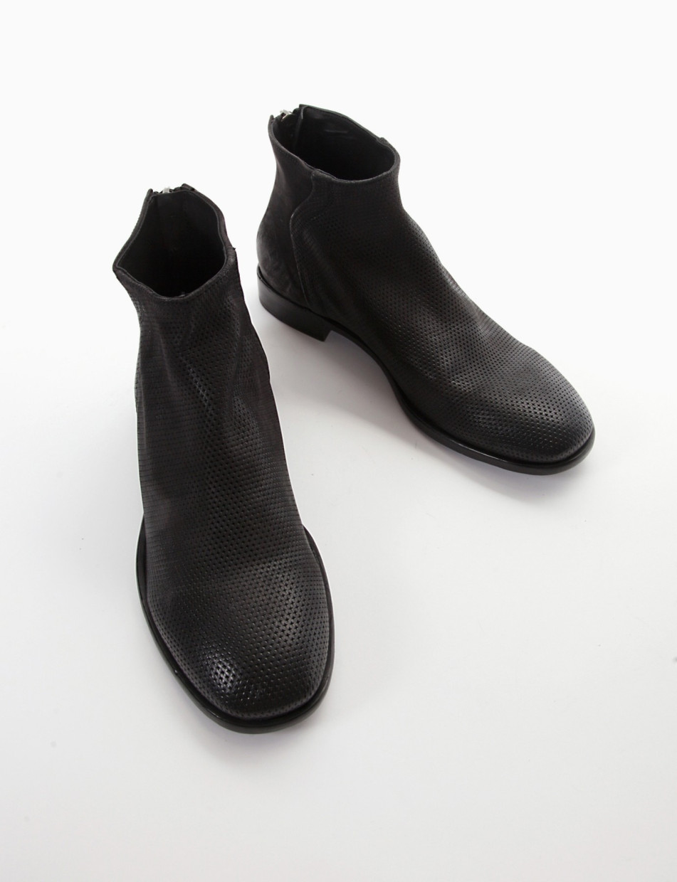 Ankle boots heel 2 cm black leather