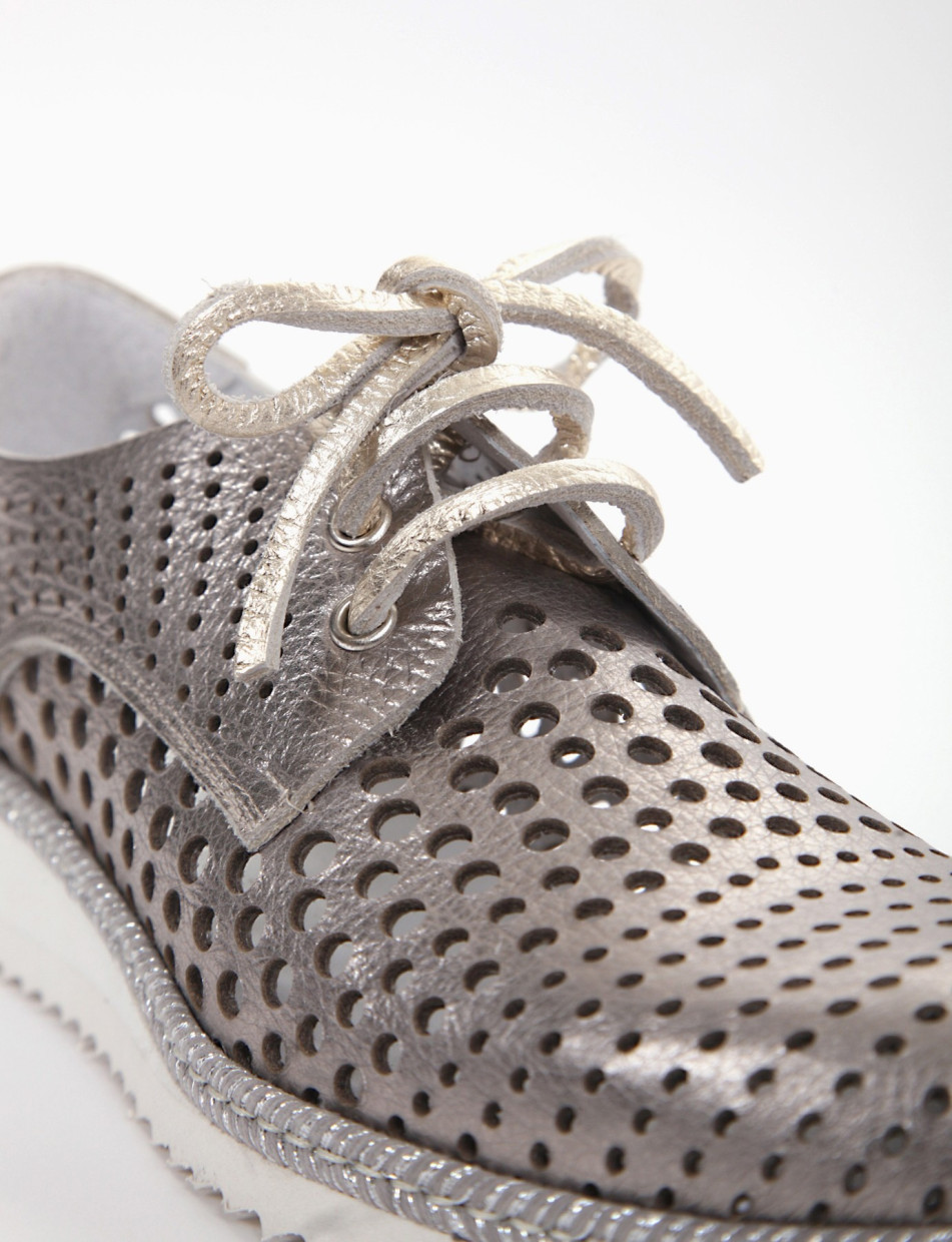 Lace-up shoes silver leather
