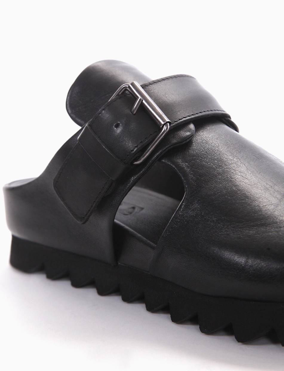 Sabot black leather