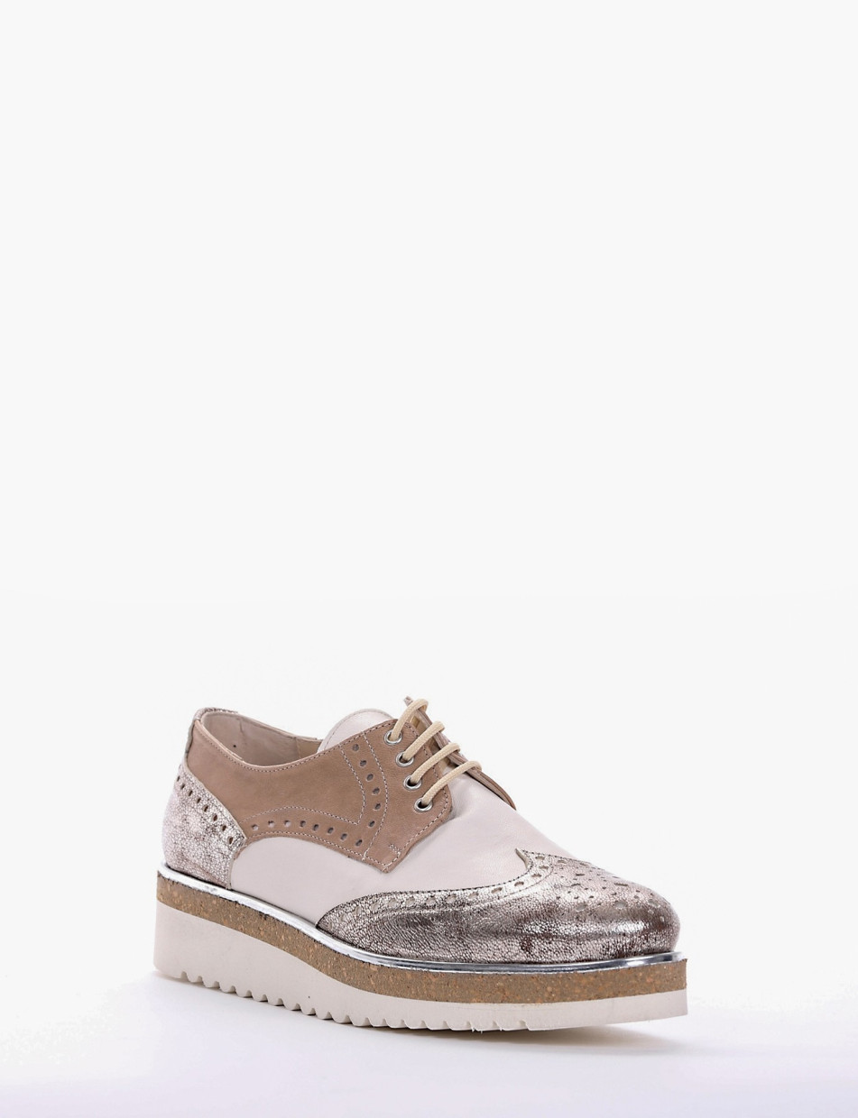 Lace-up shoes beige leather
