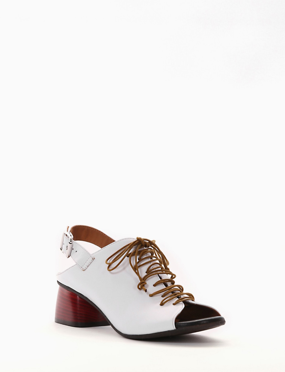 Low heel sandals heel 3 cm white leather