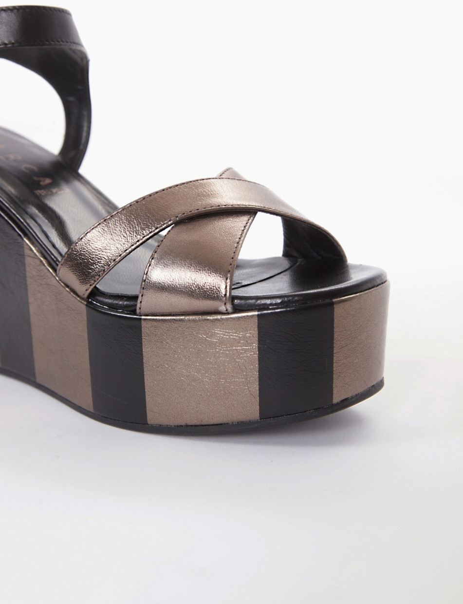 Wedge heels heel 7 cm bronze leather