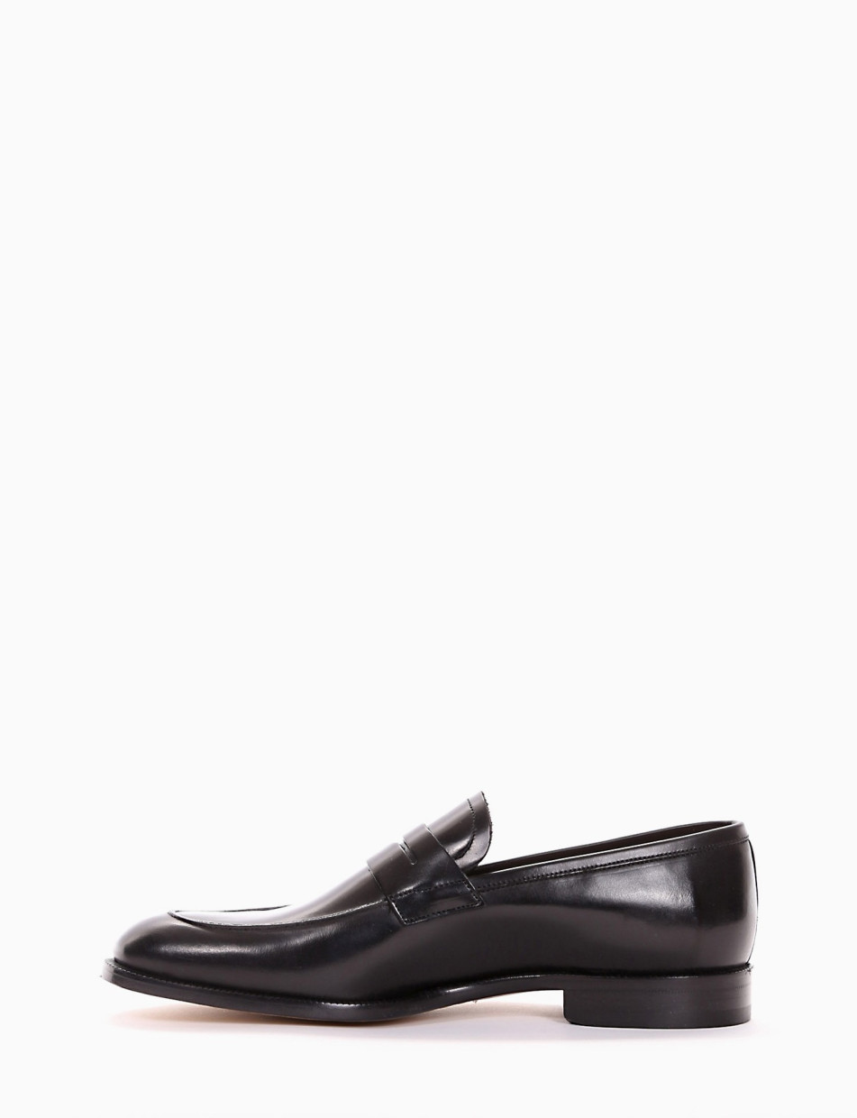 Loafers heel 2 cm black leather