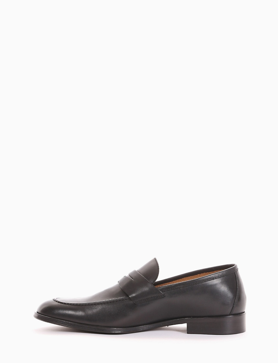 Loafers heel 2 cm black leather